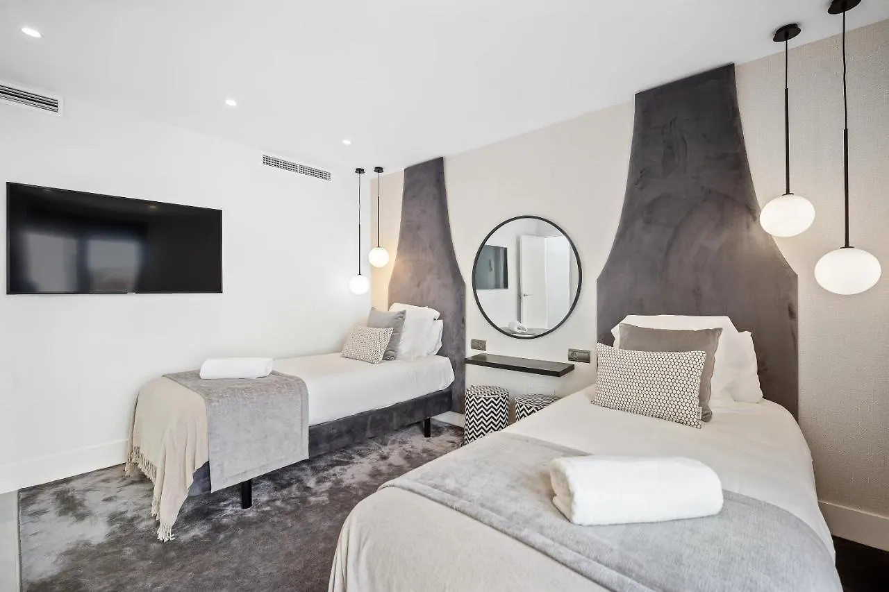 Vacation Marbella I Villa Iniesta, Golf Community, Brand-New Built, Infinity Pool Estepona