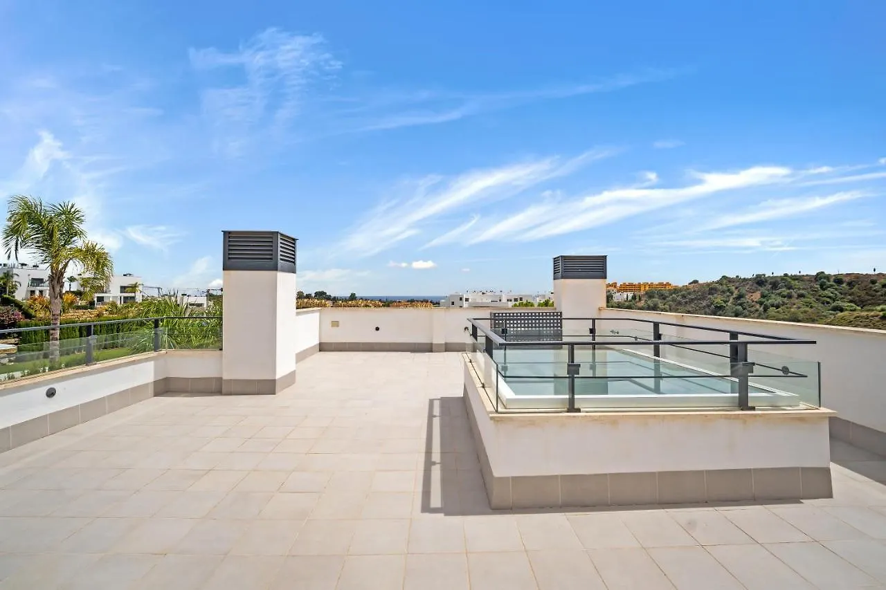 Vacation Marbella I Villa Iniesta, Golf Community, Brand-New Built, Infinity Pool Estepona