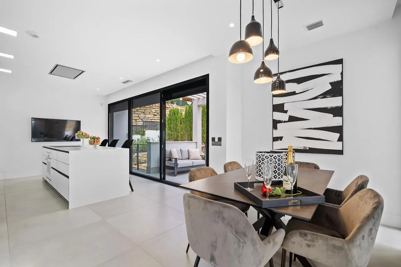 Vacation Marbella I Villa Iniesta, Golf Community, Brand-New Built, Infinity Pool Estepona Spanien