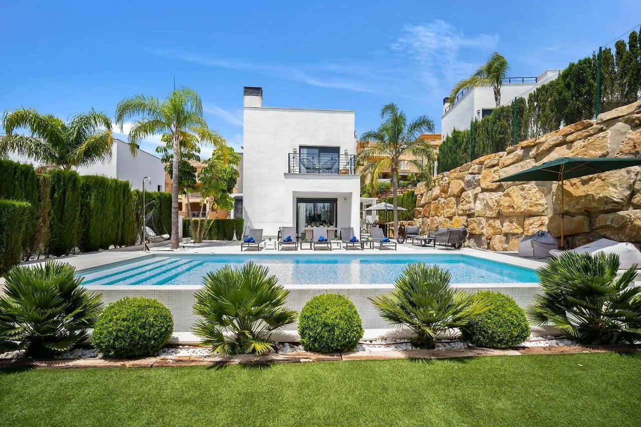 Vacation Marbella I Villa Iniesta, Golf Community, Brand-New Built, Infinity Pool Estepona