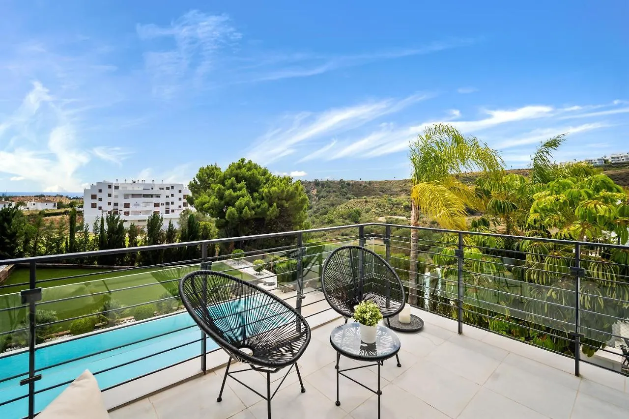 Vacation Marbella I Villa Iniesta, Golf Community, Brand-New Built, Infinity Pool Estepona