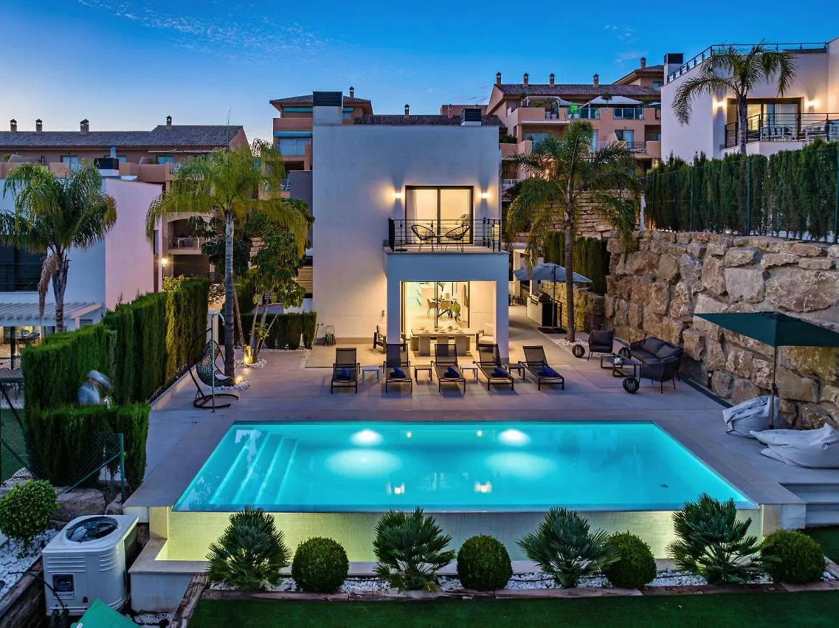 Vacation Marbella I Villa Iniesta, Golf Community, Brand-New Built, Infinity Pool Estepona